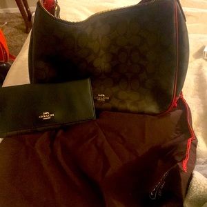 Coach shoulder purse with matching dust bag and wallet